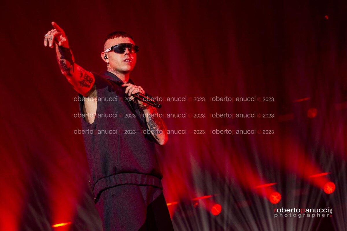foto concerto Lazza - Palazzo dello Sport 19-04-2023