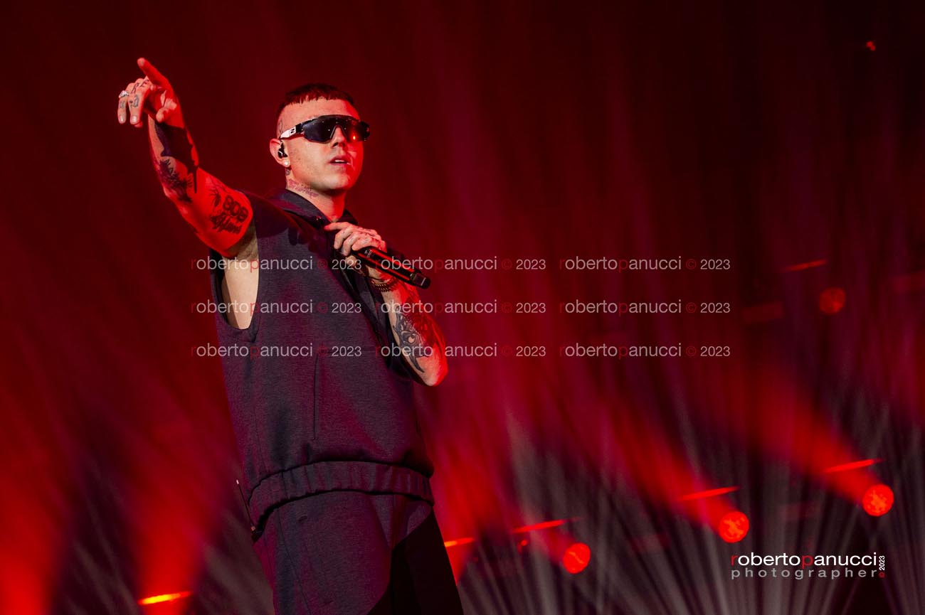 foto concerto Lazza - Palazzo dello Sport 19-04-2023