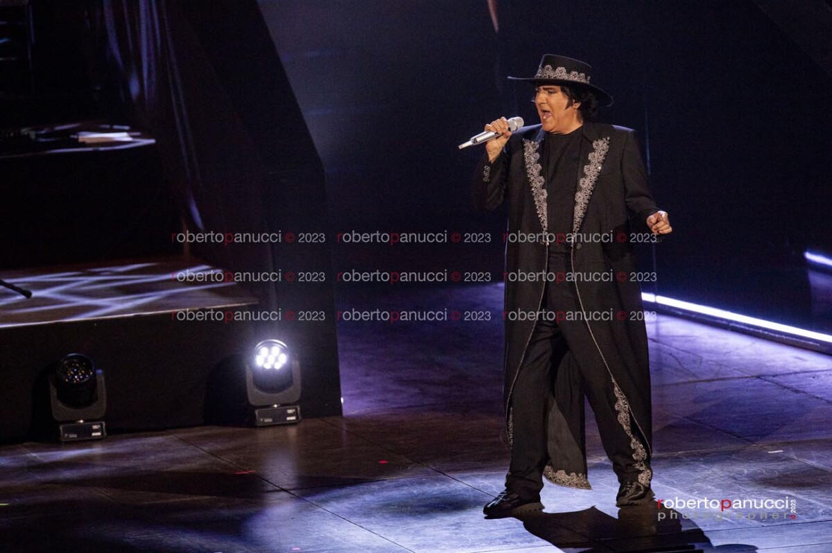 foto concerto Renato Zero - Palazzo dello Sport 28-04-2023
