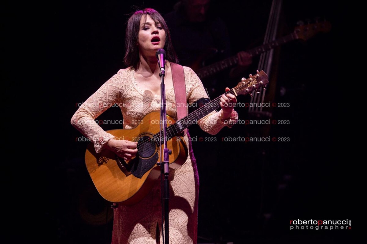 foto concerto Carmen Consoli - Auditorium Parco della Musica 07-06-2023