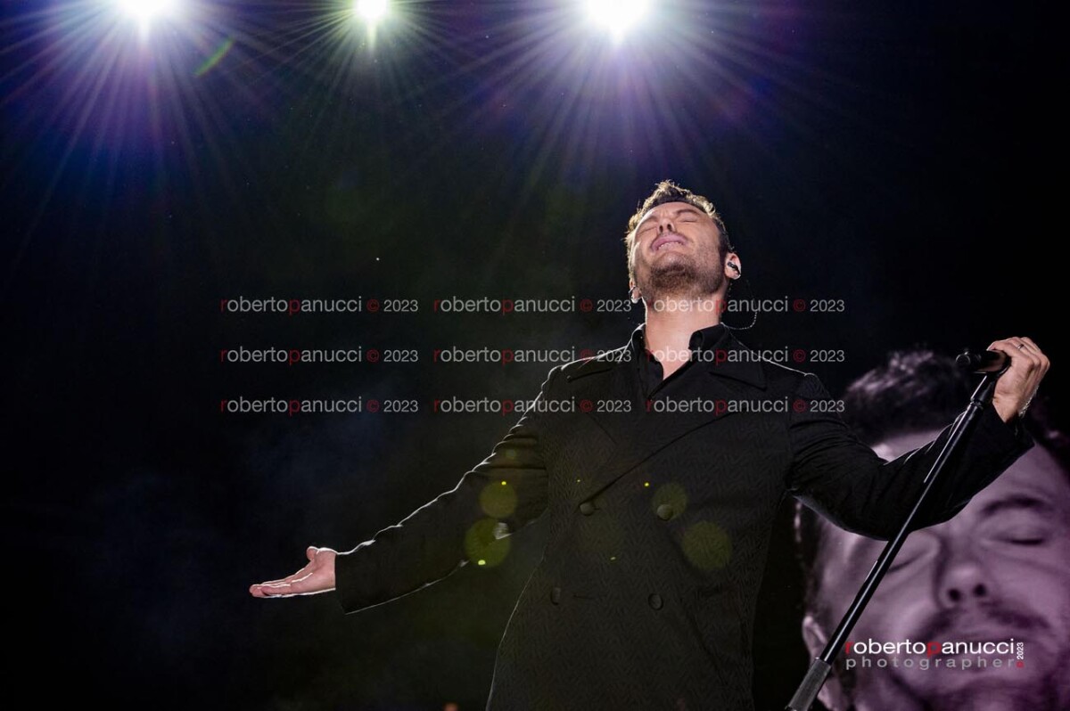 foto concerto Tiziano Ferro - Stadio Olimpico 24-06-2023