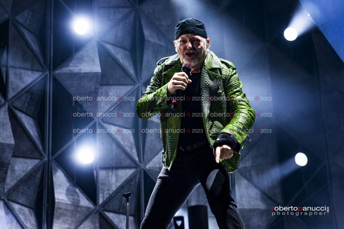 foto concerto Vasco Rossi - Stadio Olimpico 17-06-2023