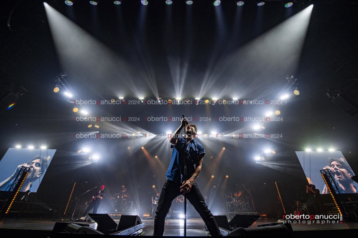 foto concerto Fabrizio Moro - feat Il Tre - Palazzo dello Sport 25-05-2024