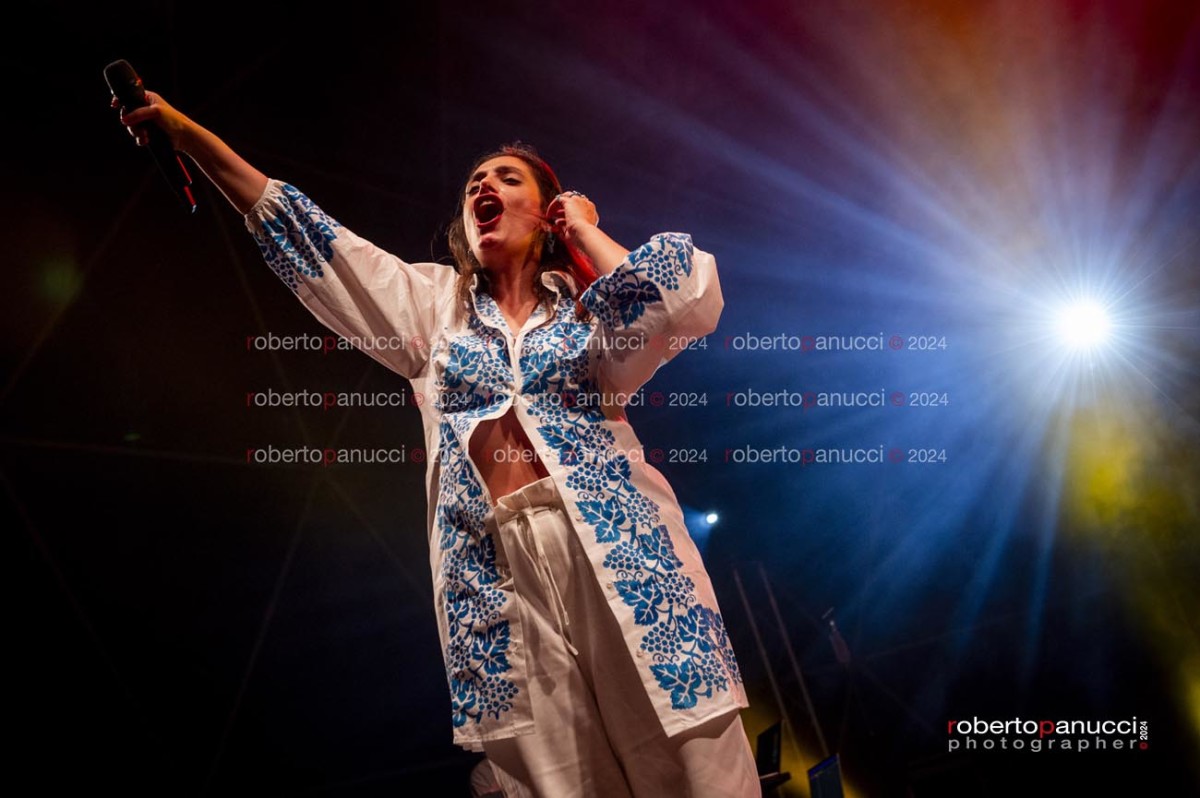 foto concerto Margherita Vicario - Villa Ada 28-06-2024