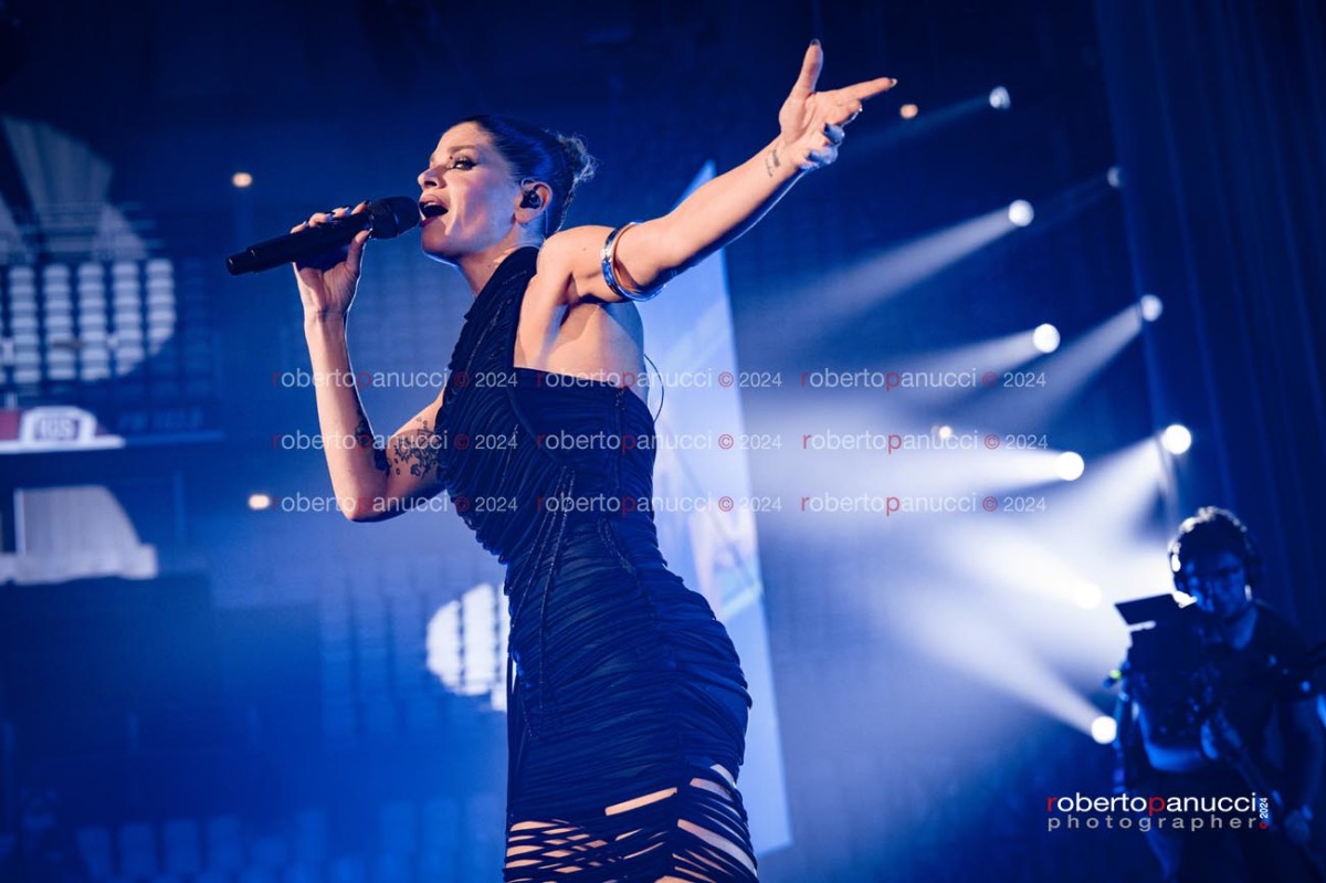 foto concerto Alessandra Amoroso - Palazzo dello Sport 18-12-2024