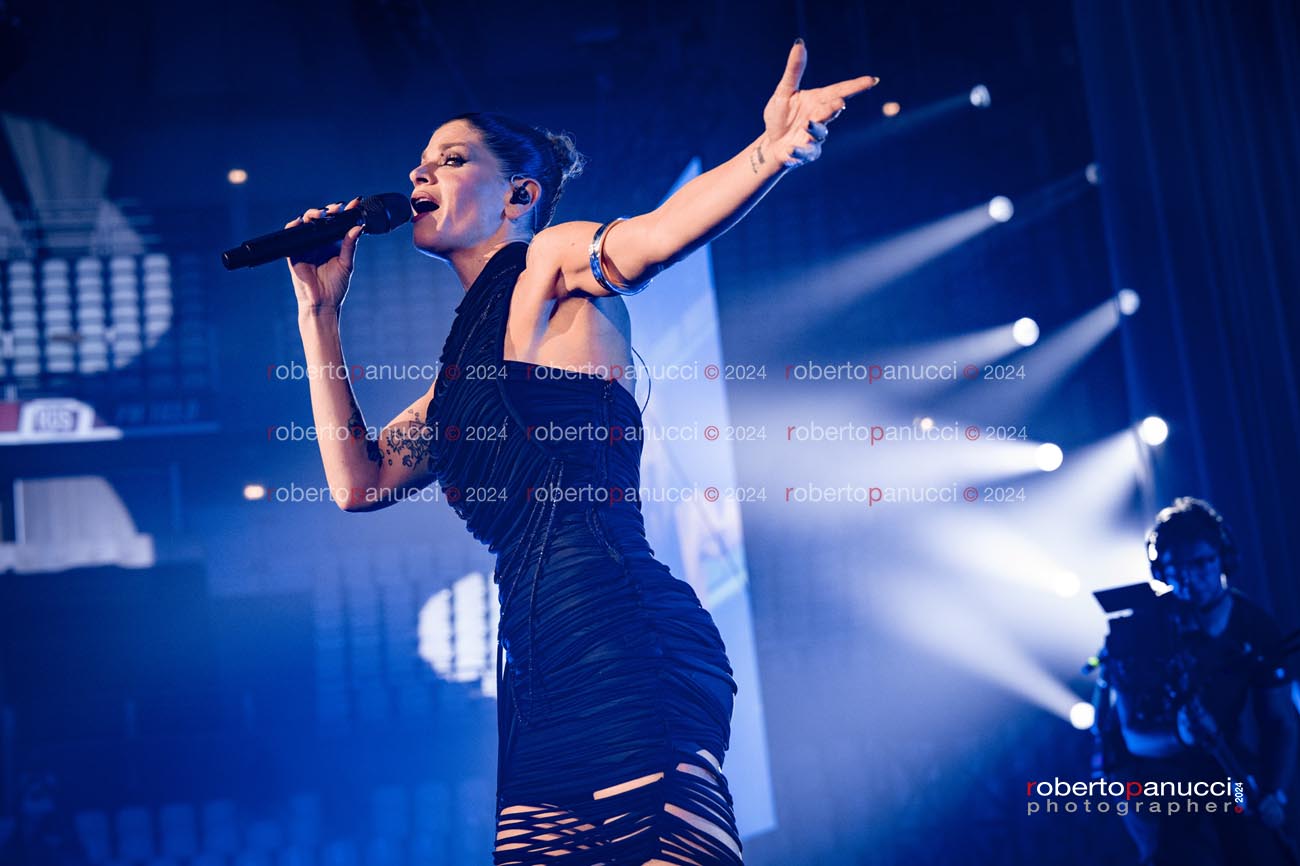 foto concerto Alessandra Amoroso - Palazzo dello Sport 18-12-2024