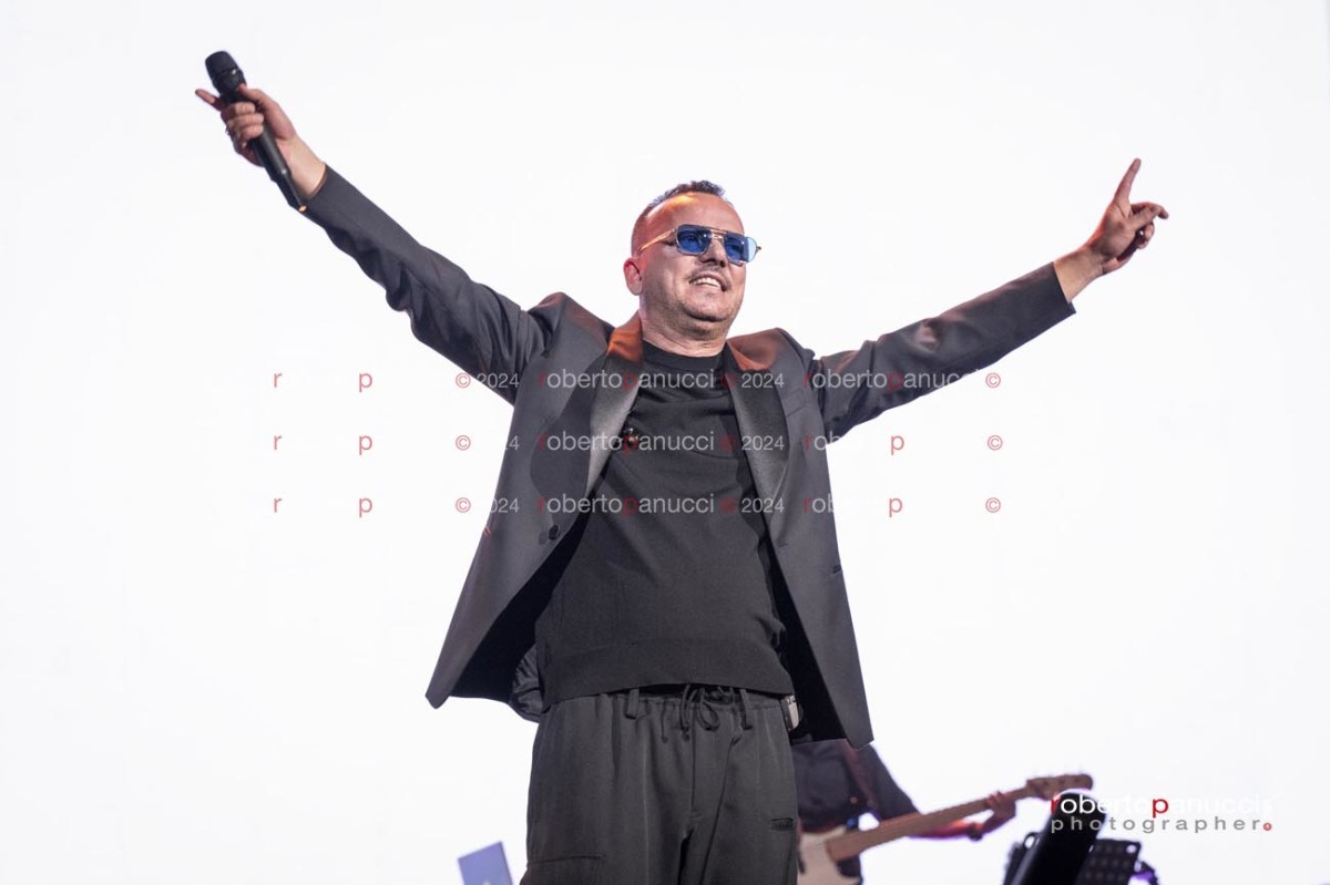 foto concerto Gigi D'Alessio - Palazzo dello Sport 12-11-2024