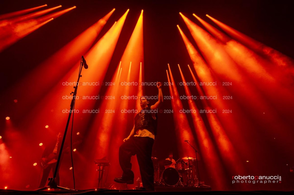 foto concerto Nothing But Thieves – Palazzo dello Sport 15-02-2025
