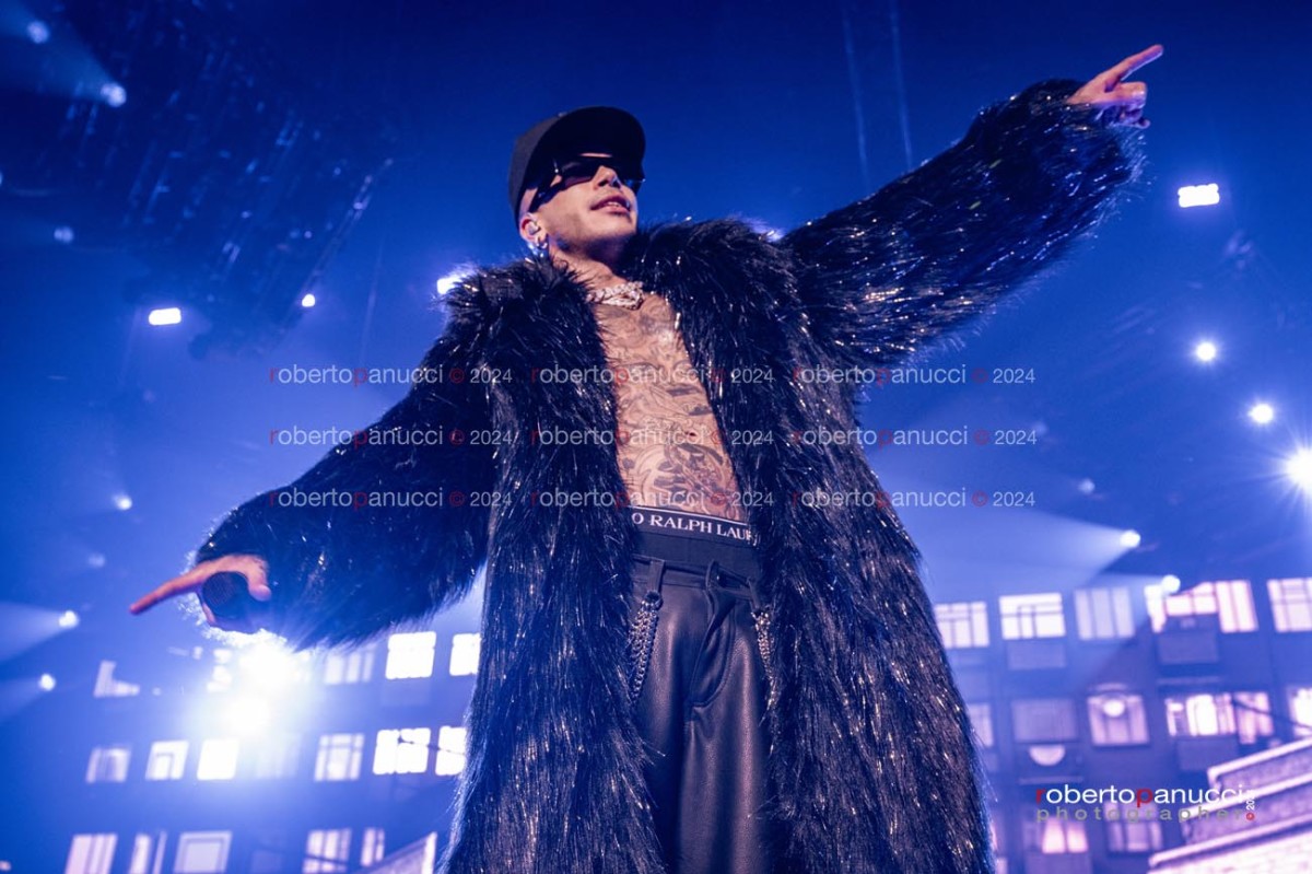 foto concerto Sfera Ebbasta - Palazzo dello Sport 12-03-2025