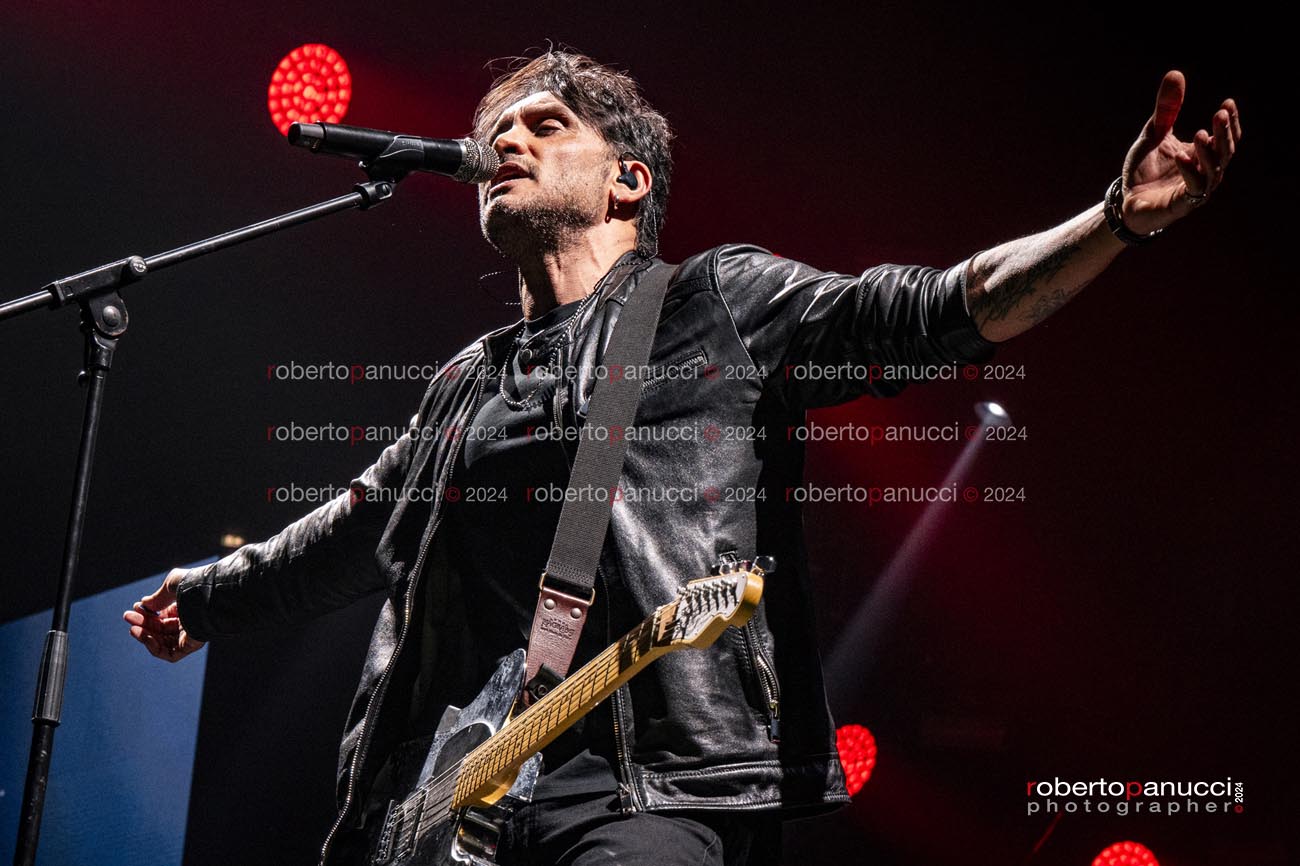 foto concerto Fabrizio Moro - Palazzo dello Sport 01-04-2025