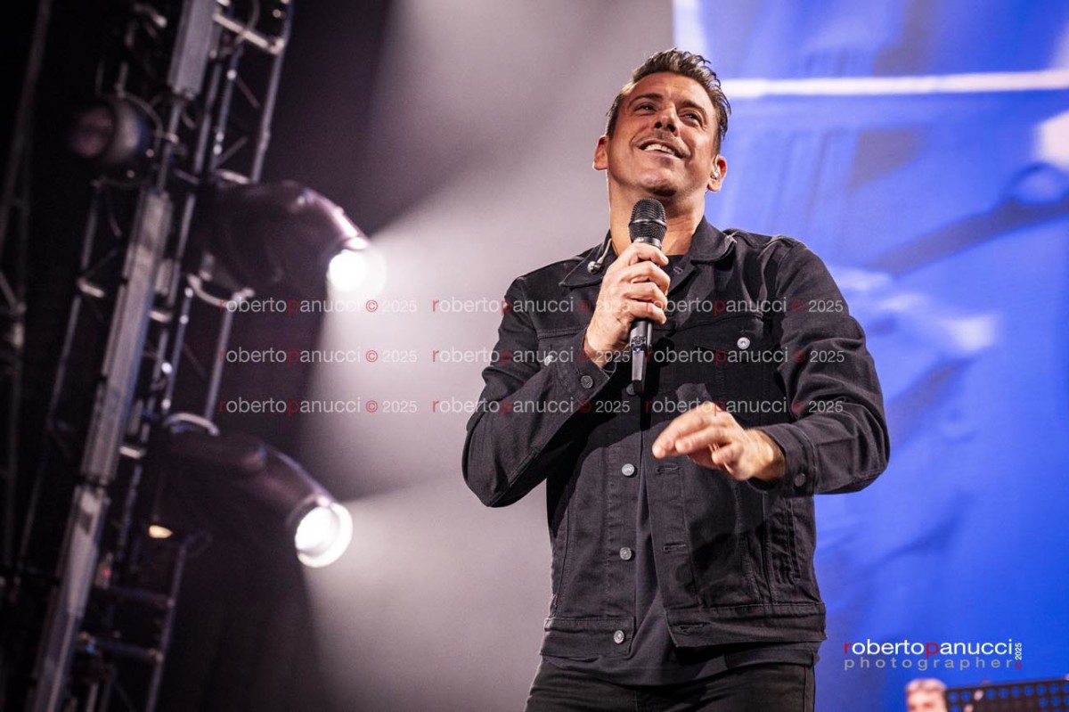foto concerto Francesco Gabbani - Palazzo dello Sport 17-04-2025