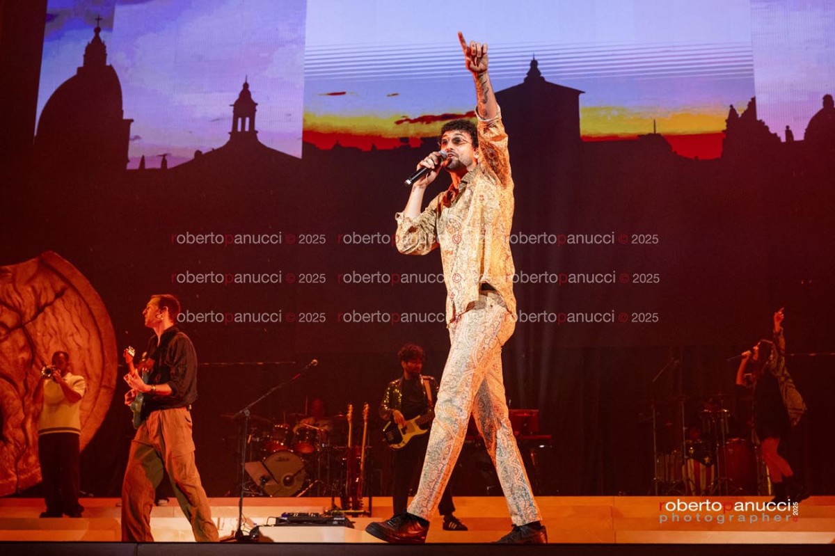 foto concerto Carl Brave - Palazzo dello Sport 27-11-2025